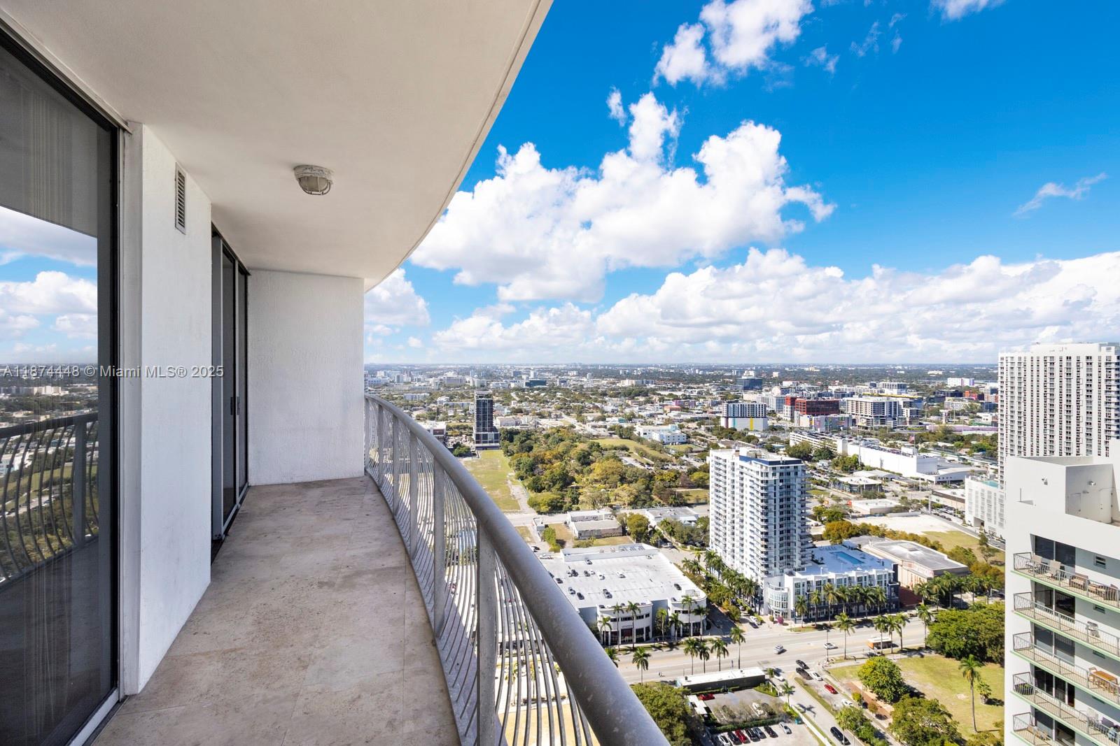 image Opera Tower Condo22