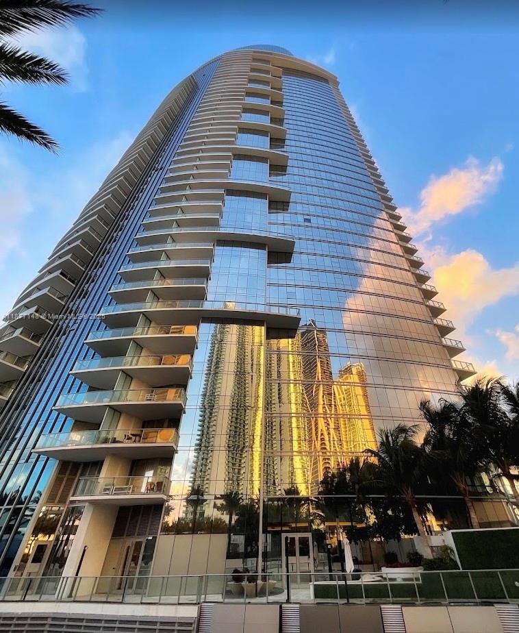 851 NE 1st Ave #302