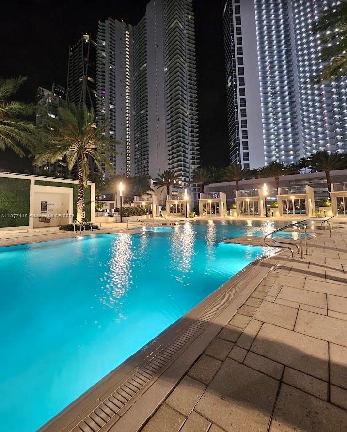 image Paramount Miami Worldcent9