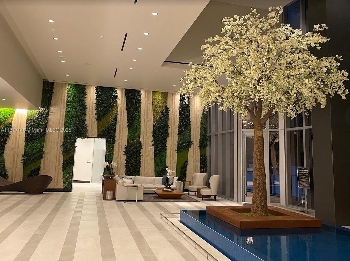 image Paramount Miami Worldcent11