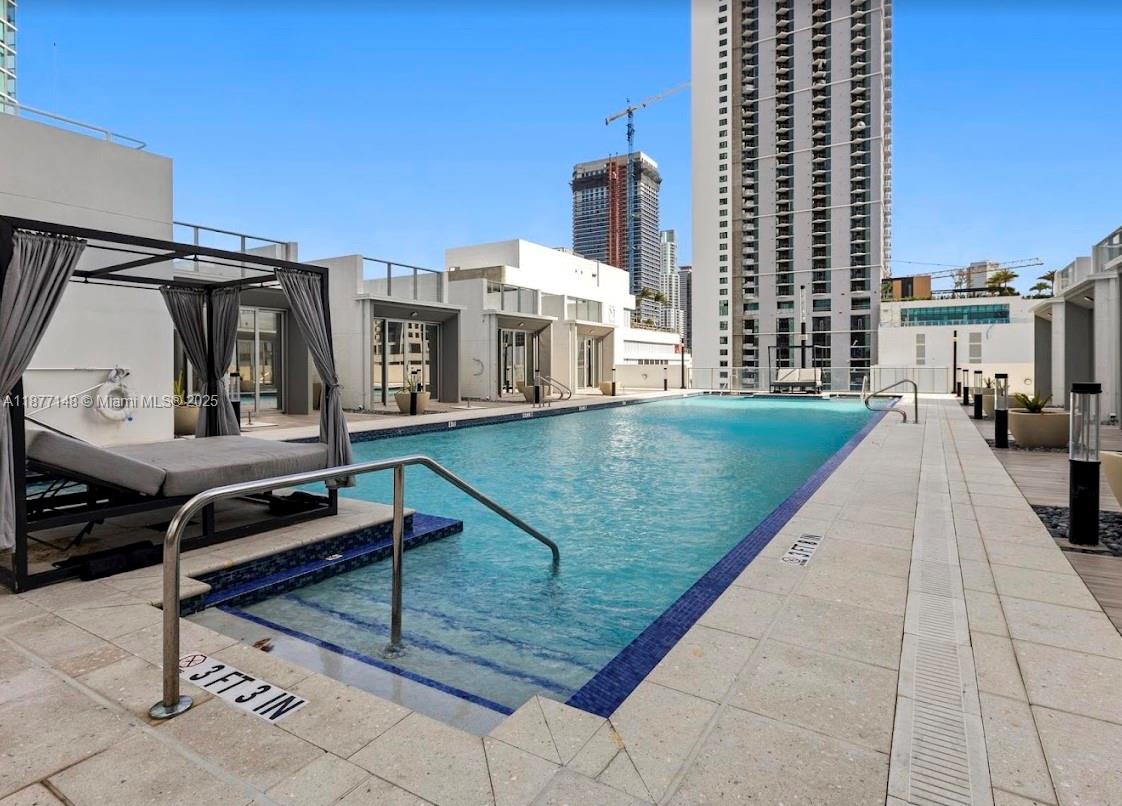 image Paramount Miami Worldcent12