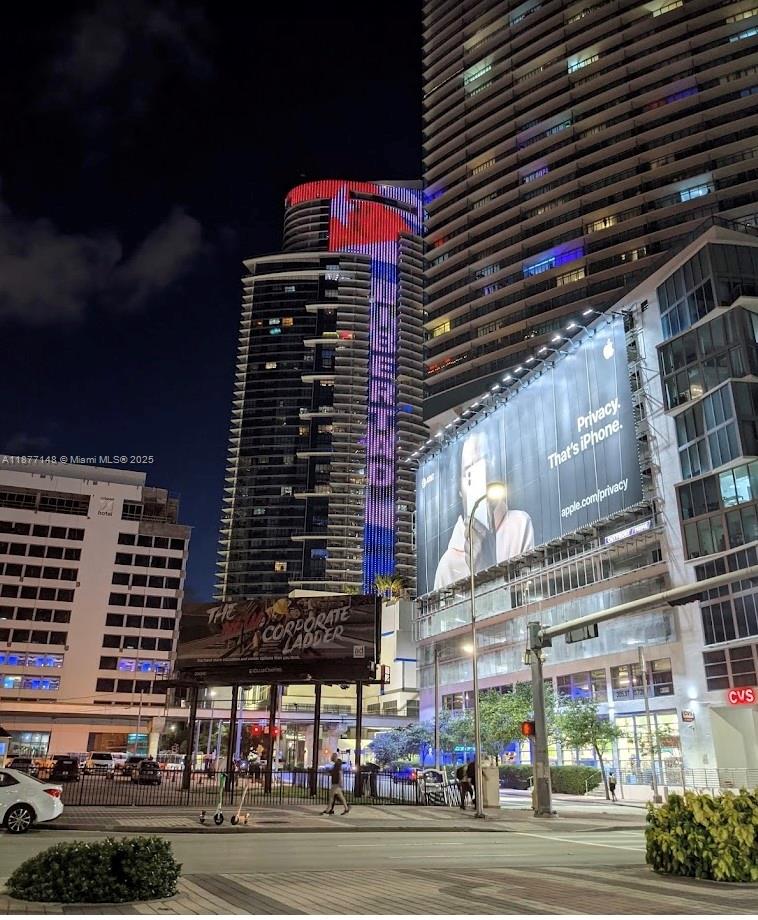 image Paramount Miami Worldcent1