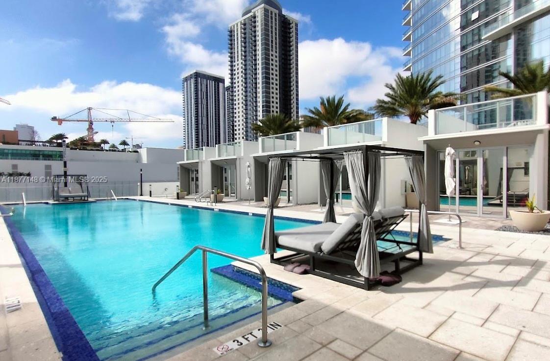 image Paramount Miami Worldcent4