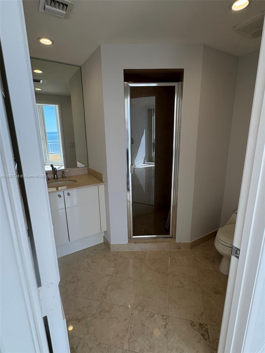 image Ocean Tower Two Condo16