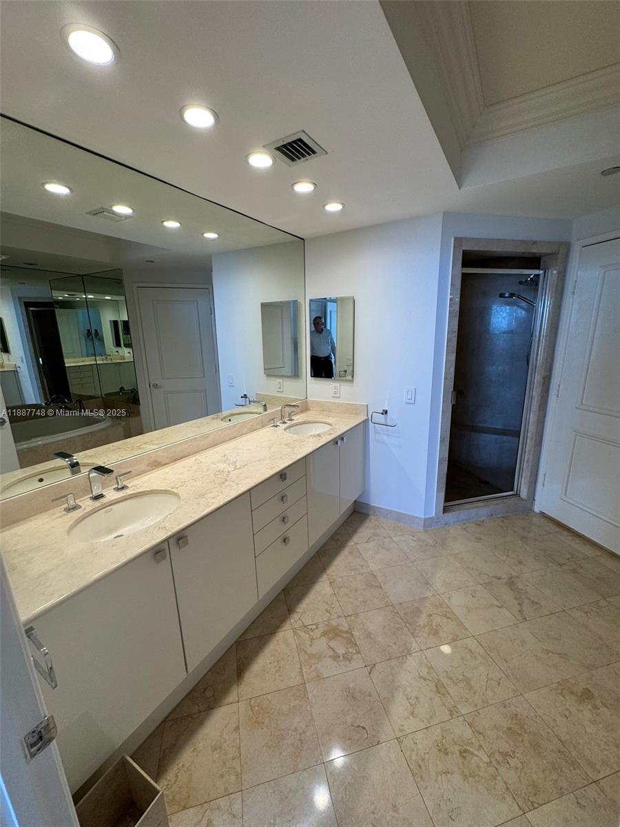 image Ocean Tower Two Condo23