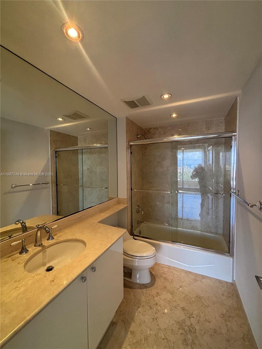 image Ocean Tower Two Condo34