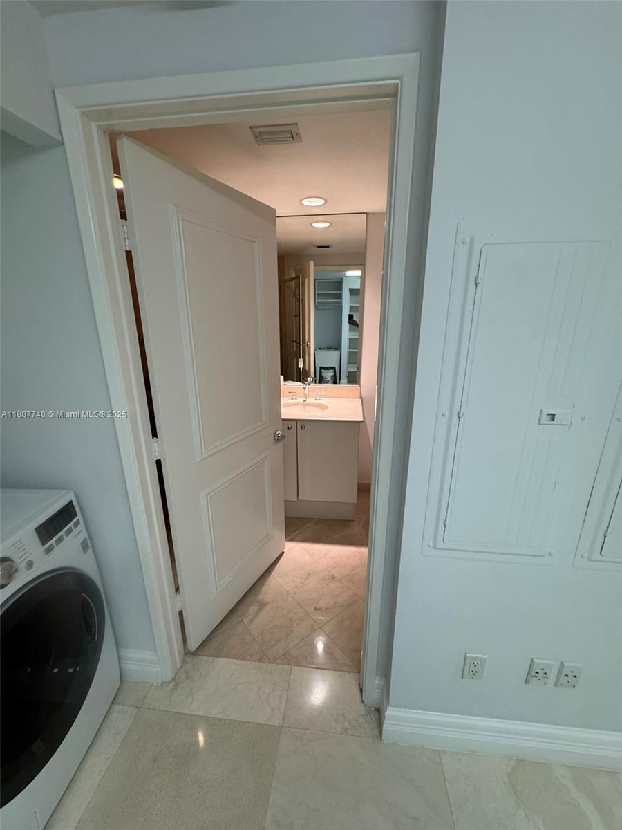 image Ocean Tower Two Condo37