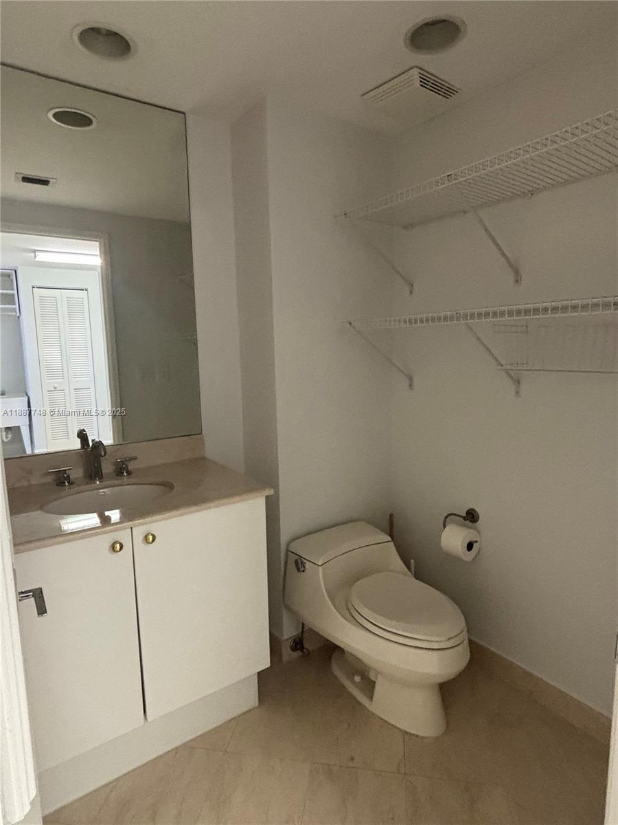 image Ocean Tower Two Condo38