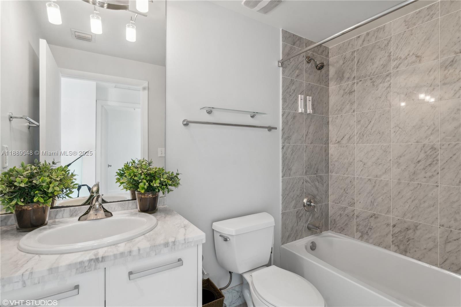 image Vizcayne North13