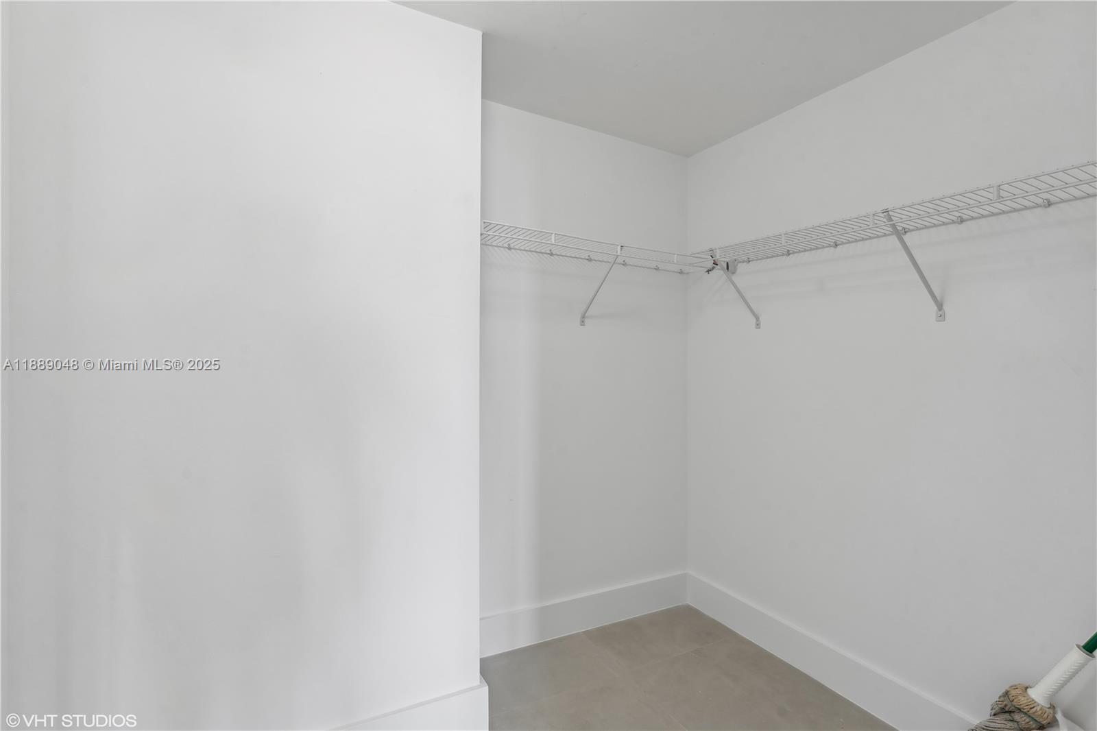 image Vizcayne North21