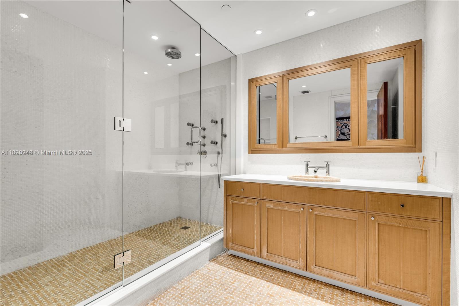 1425 Brickell Ave #54DEF Miami, FL 33131 1425 Brickell Ave #54DEF Miami, FL 33131