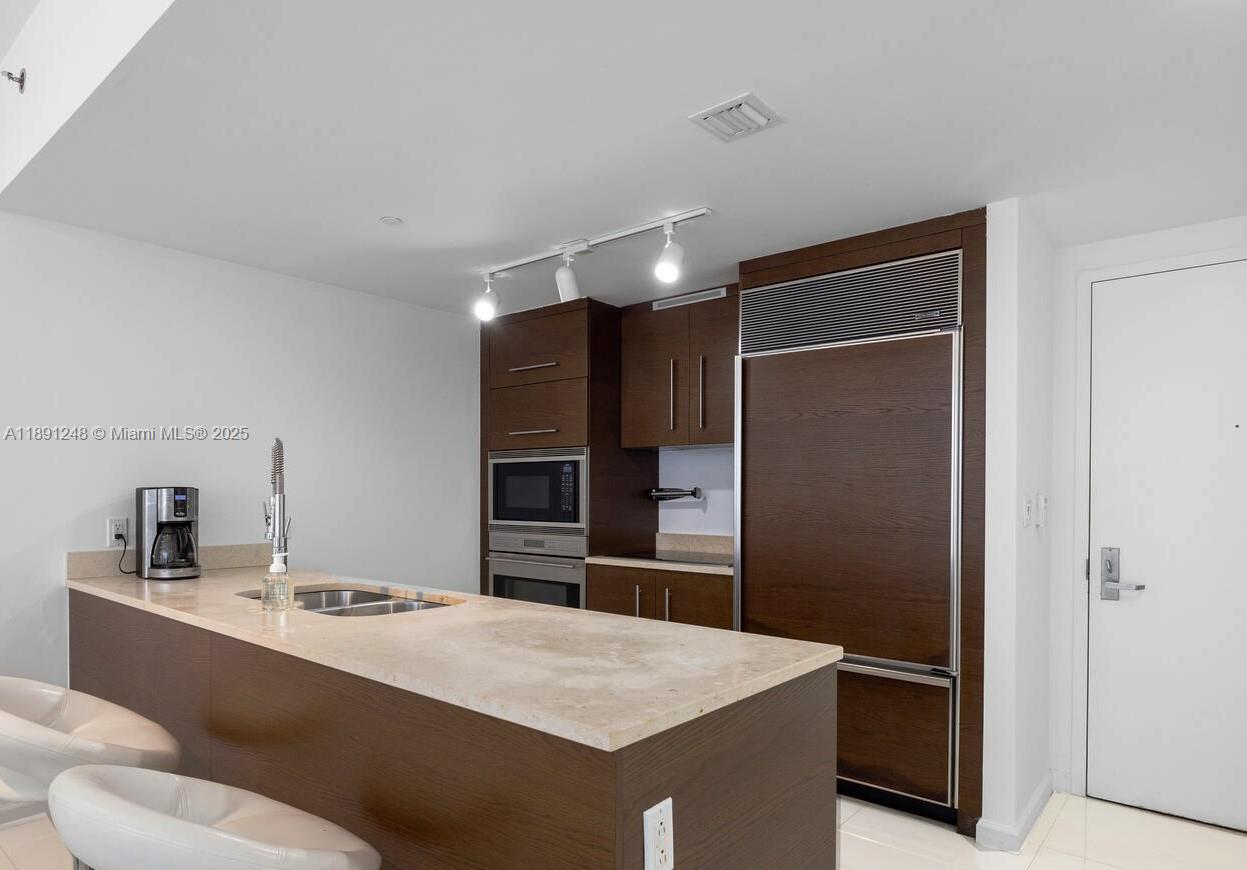465 Brickell Ave #4206