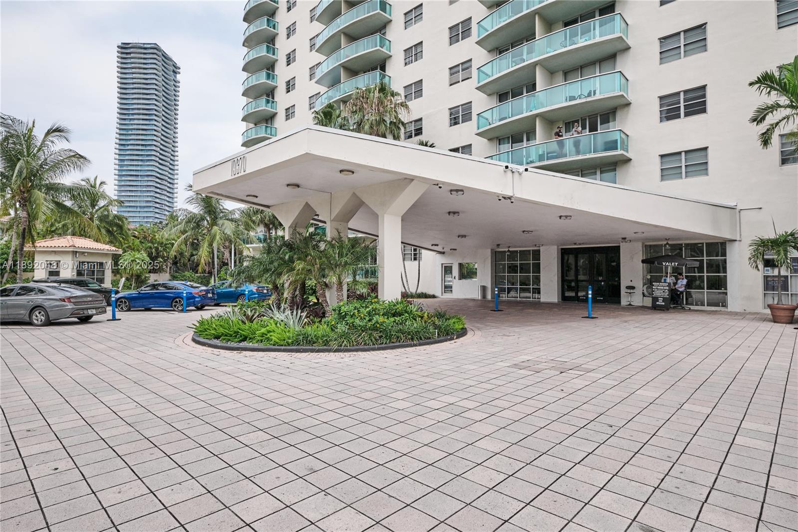 19370 Collins Ave #407