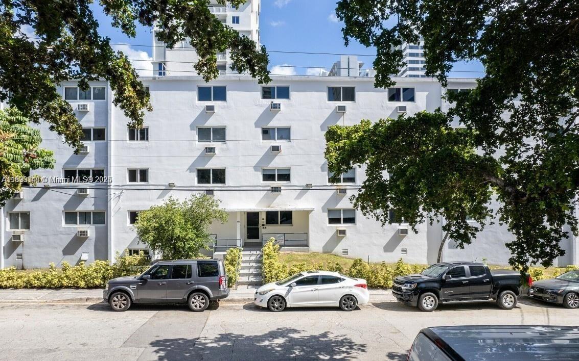 143 SW 9th St #310