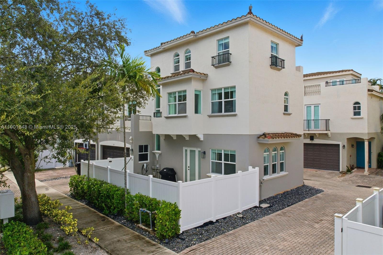 623 NE 11th Ave