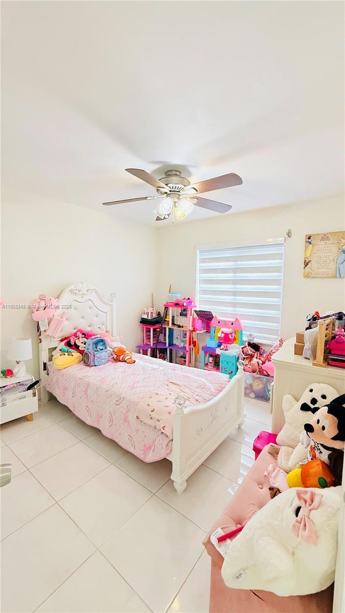 1235 NW 144th Ave Pembroke Pines, FL 33028