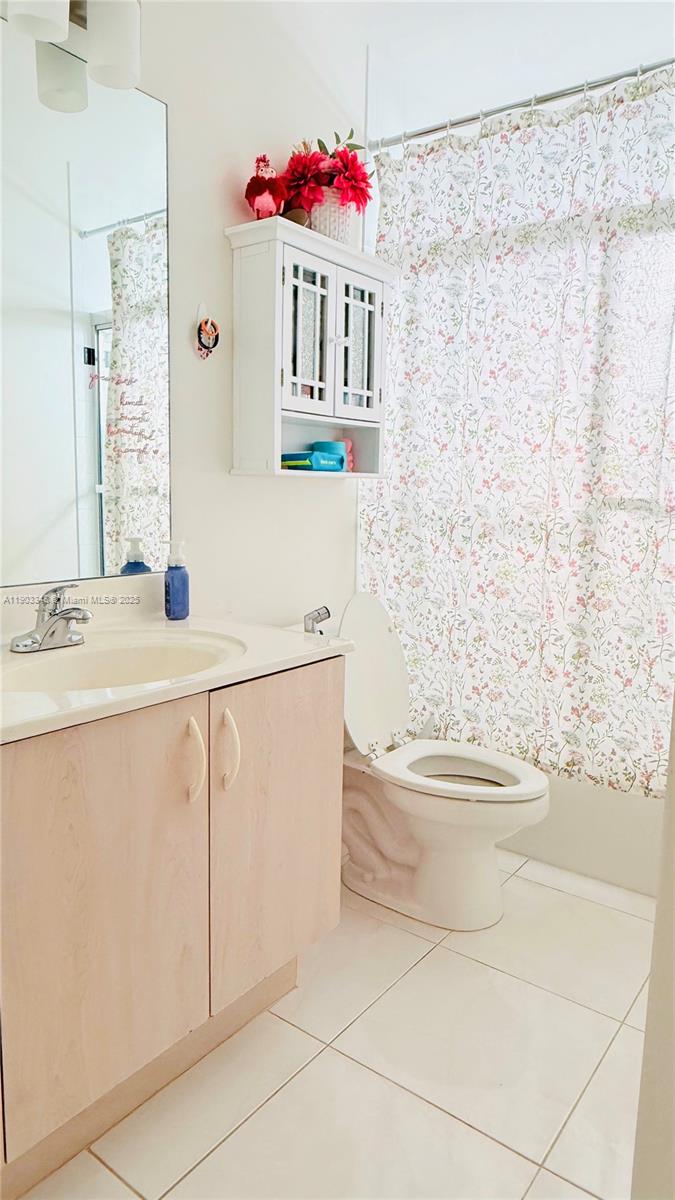 1235 NW 144th Ave Pembroke Pines, FL 33028