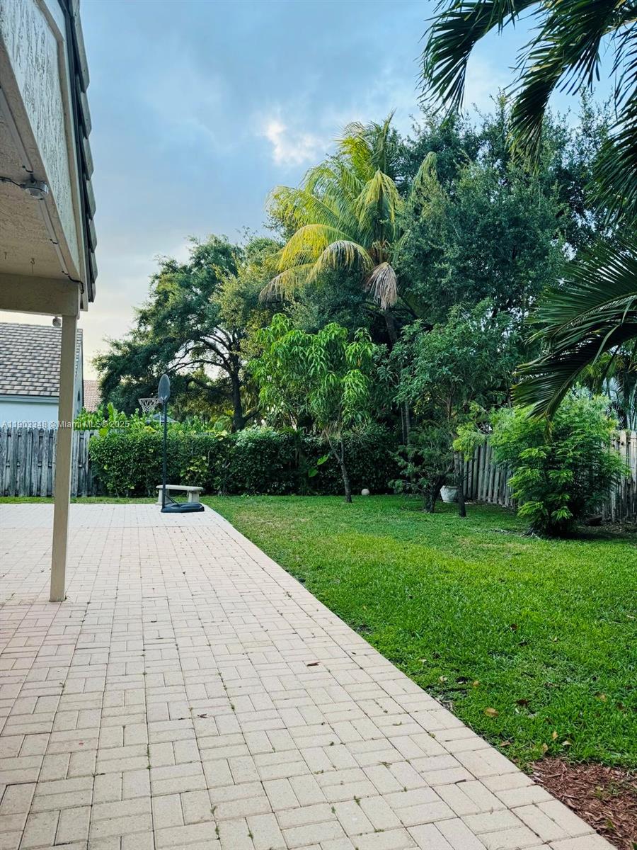 1235 NW 144th Ave Pembroke Pines, FL 33028