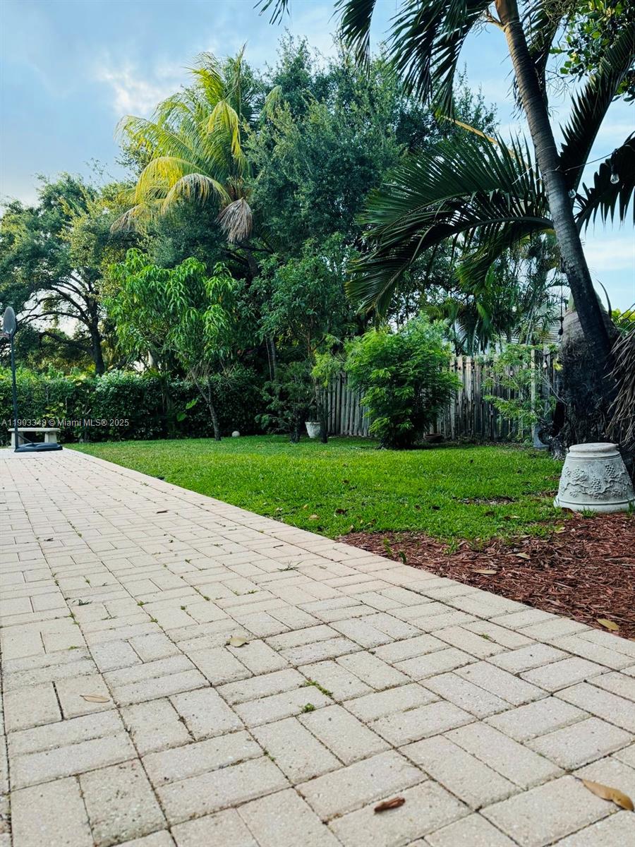 1235 NW 144th Ave Pembroke Pines, FL 33028