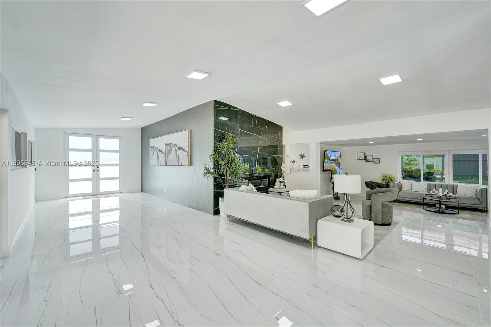 2201 SE 19th St Fort Lauderdale, FL 33316