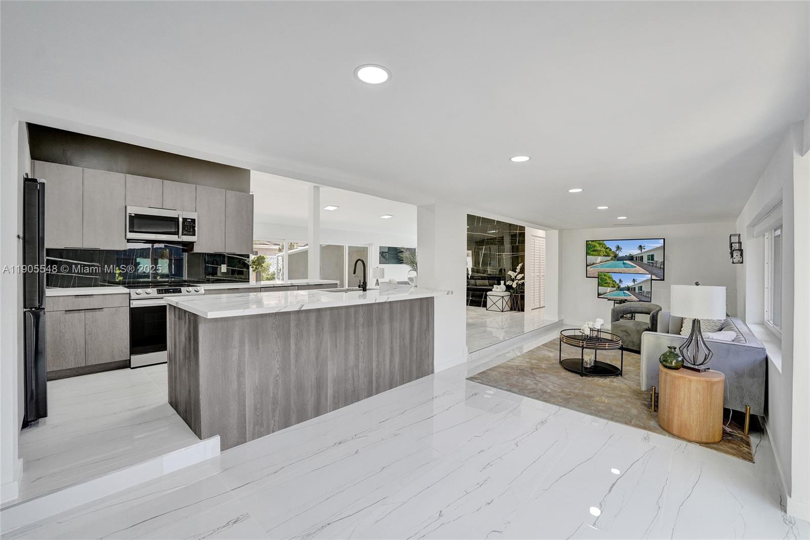 2201 SE 19th St Fort Lauderdale, FL 33316