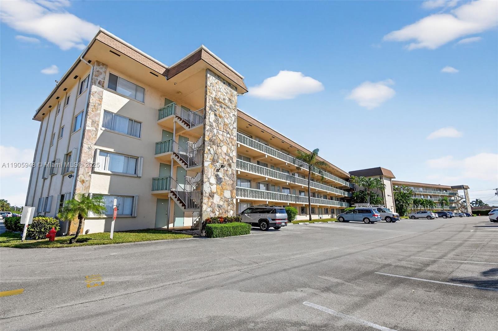 300 S Village Grn Cir S #407