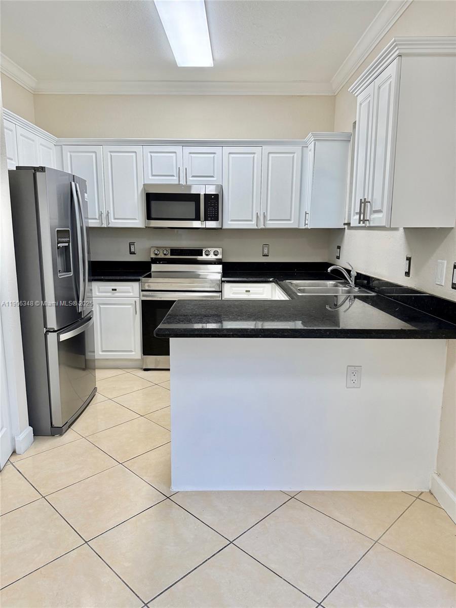 2665 NE 4th St #201 Homestead, FL 33033