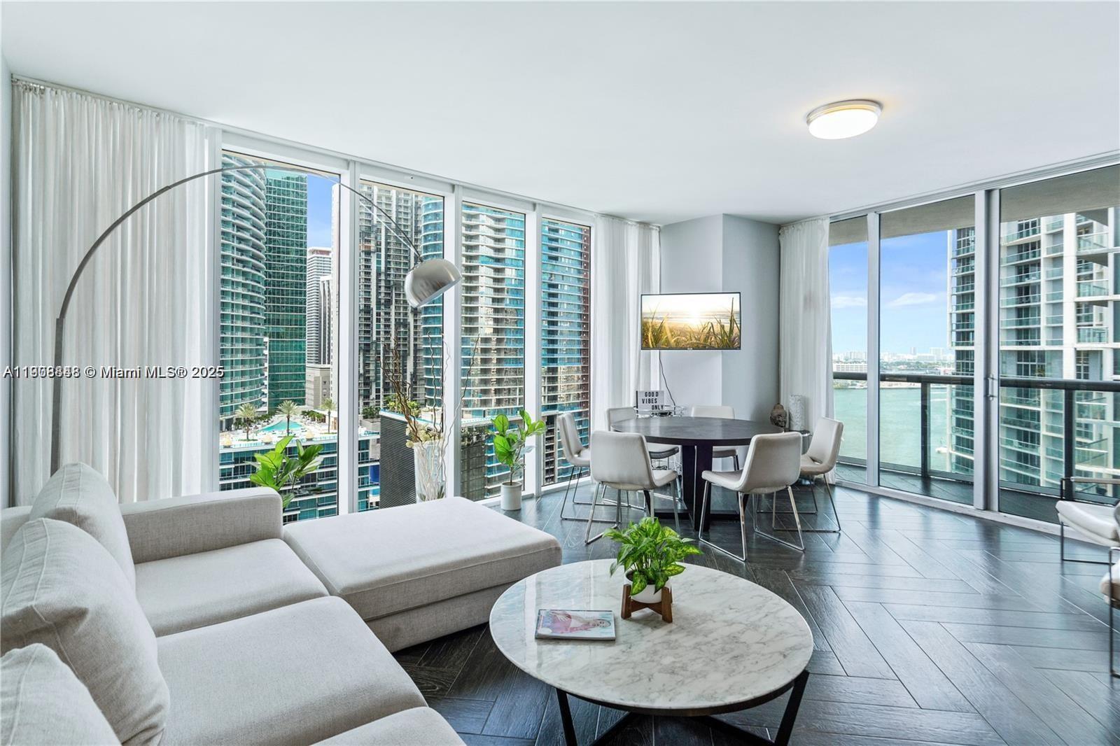 image Icon Brickell Tower 32