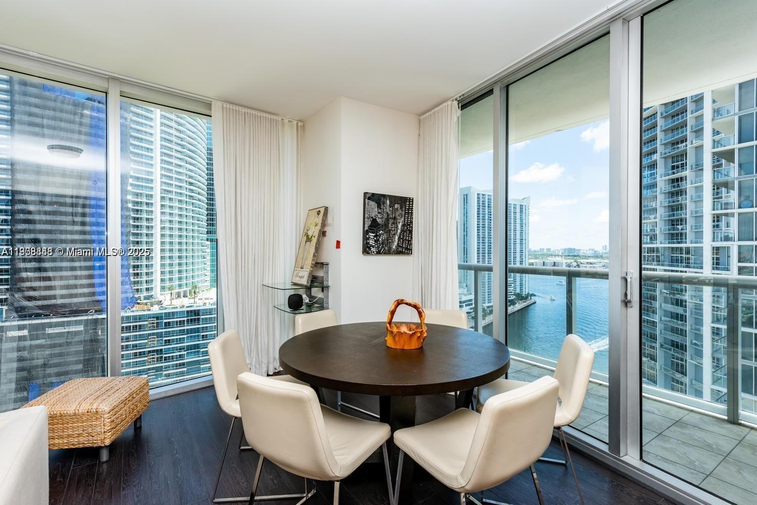 image Icon Brickell Tower 33