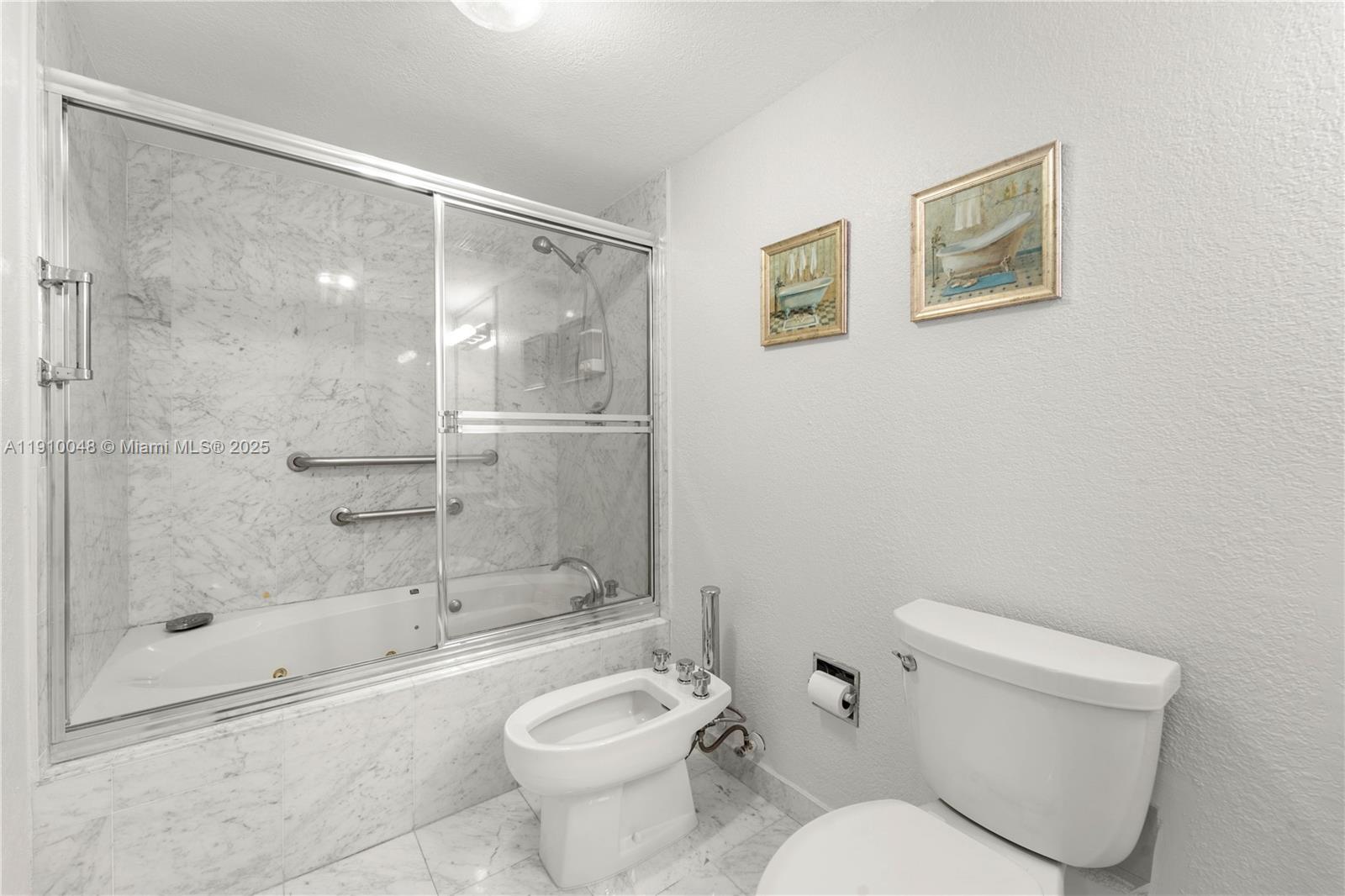 image The Waves Condo11