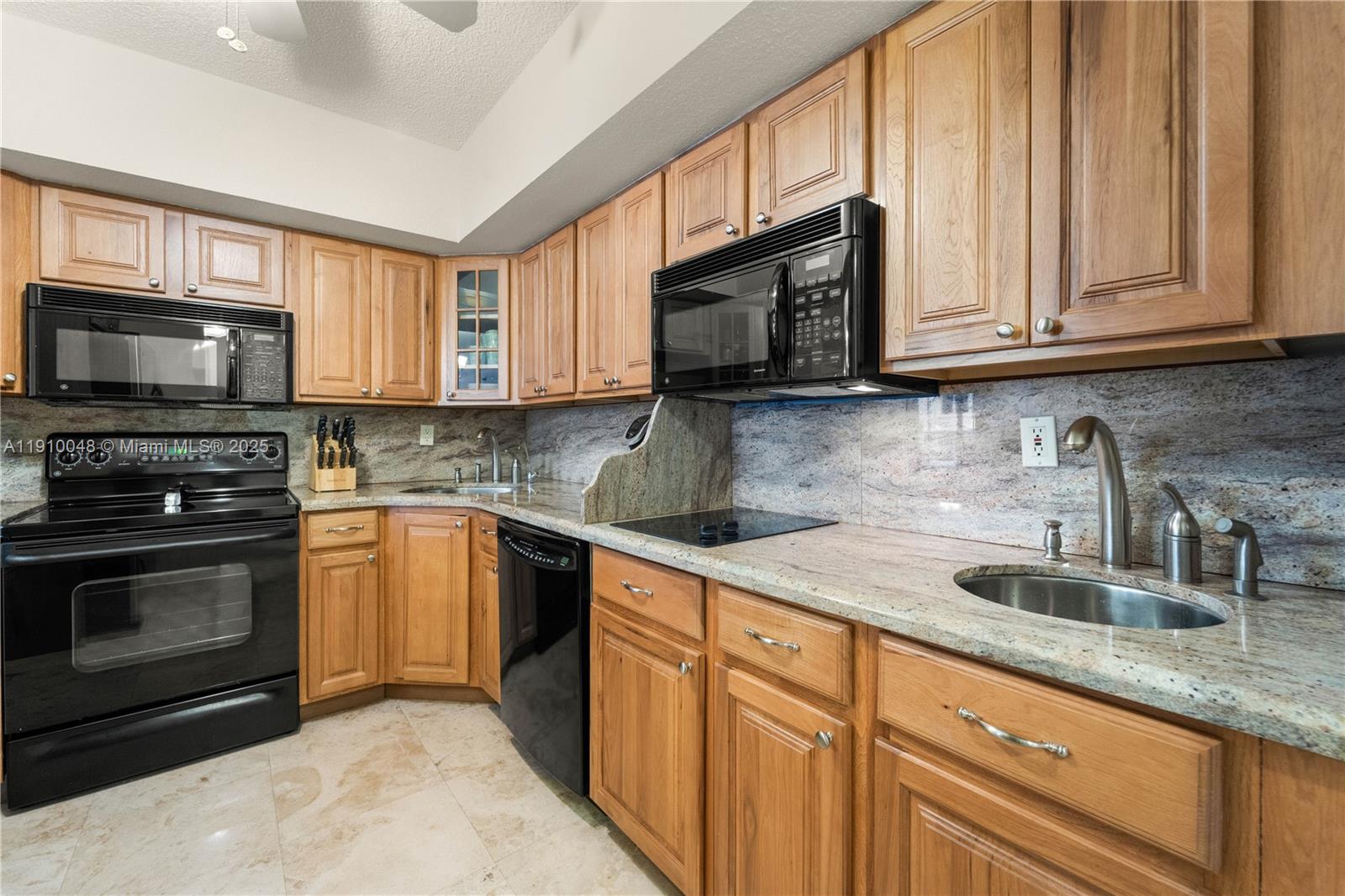 image The Waves Condo3