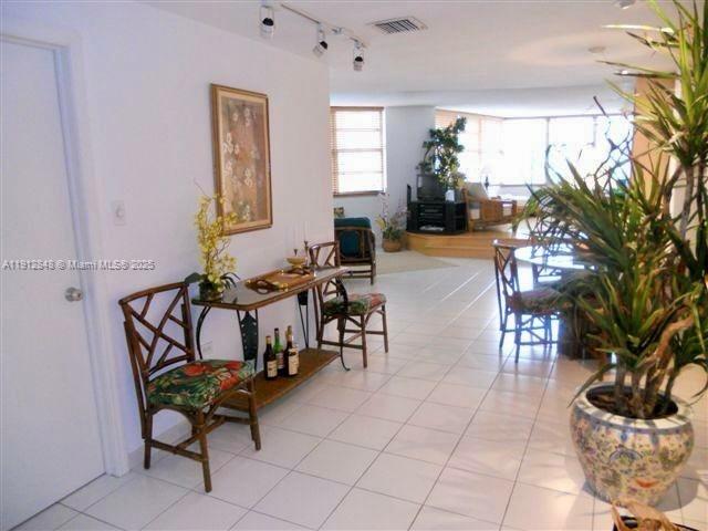 905 Brickell Bay Dr #931 Miami, FL 33131