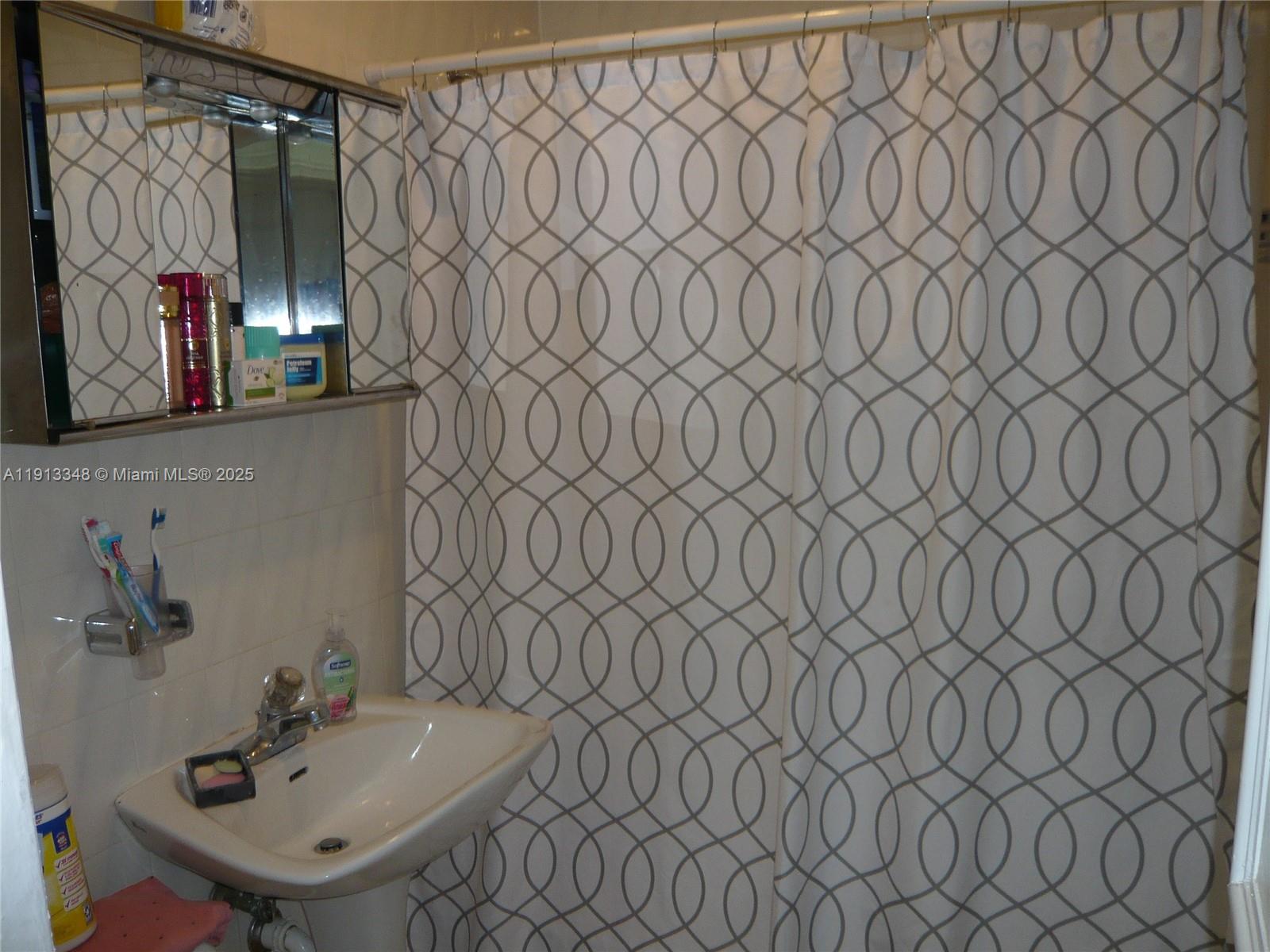 55 SW 62nd Ct Miami, FL 33144