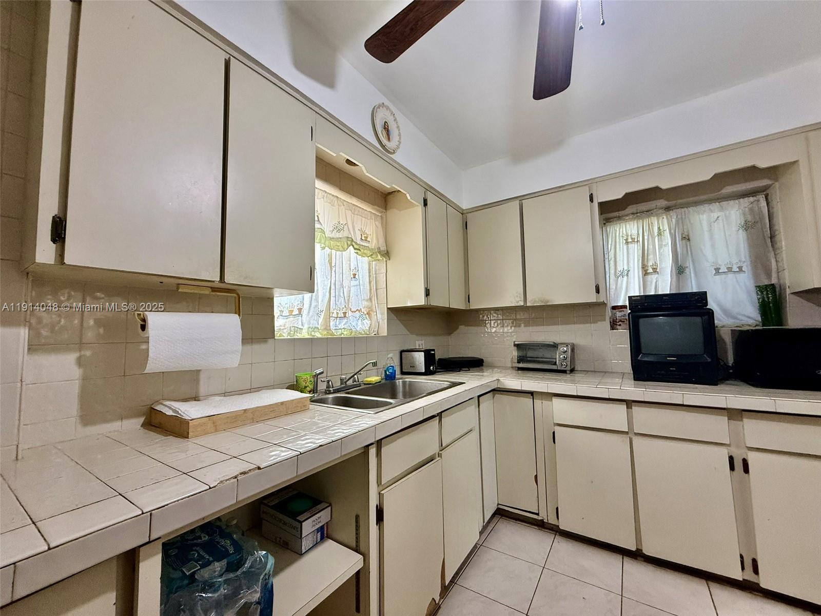 3000 NW 5th St Miami, FL 33125