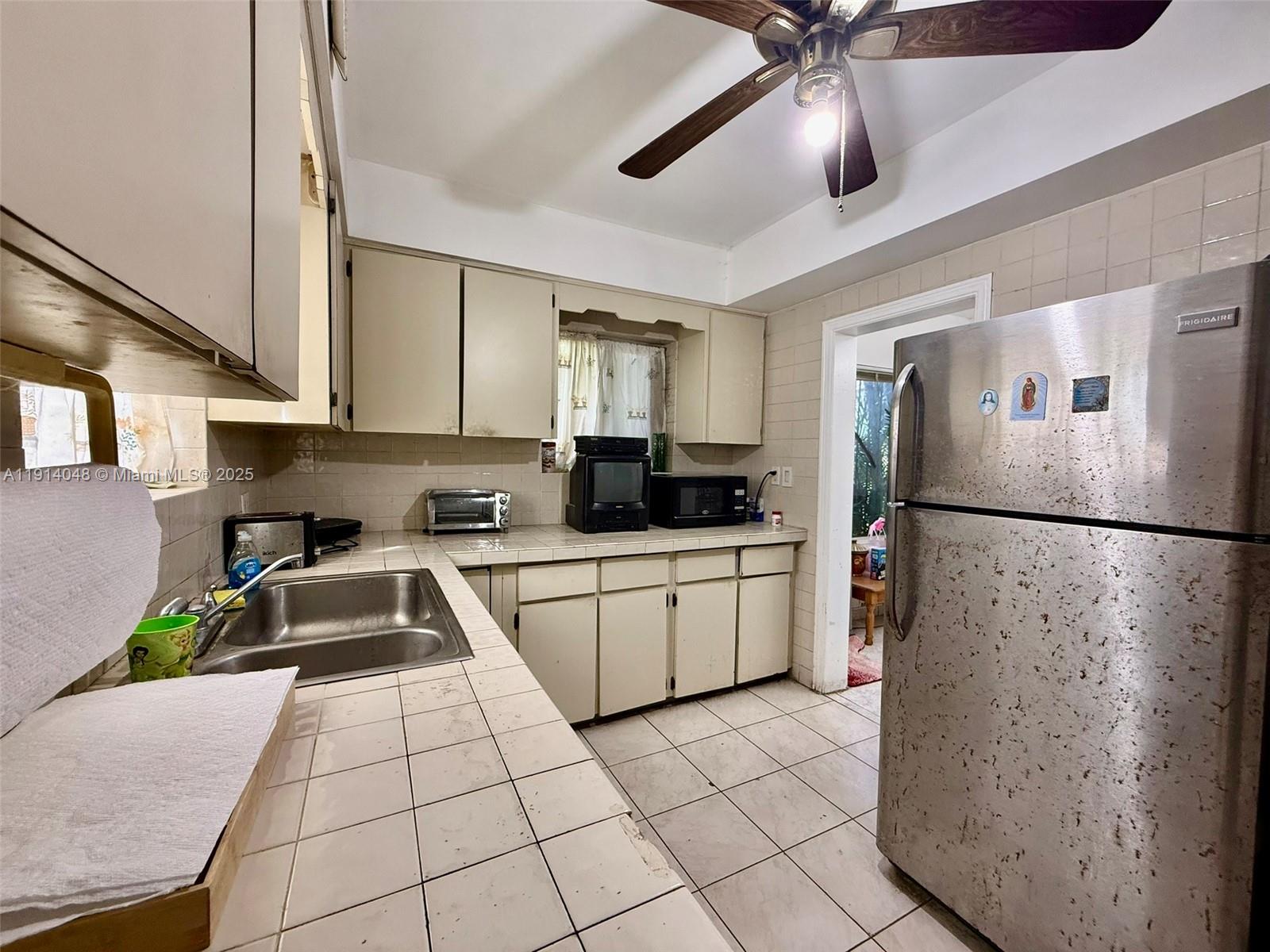 3000 NW 5th St Miami, FL 33125