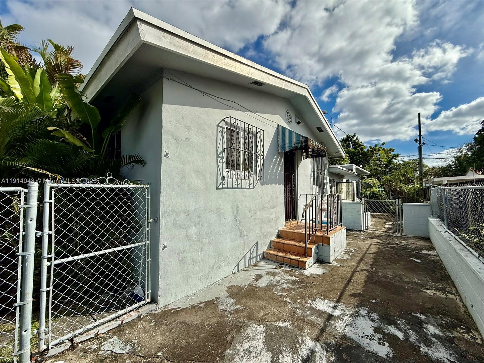 3000 NW 5th St Miami, FL 33125