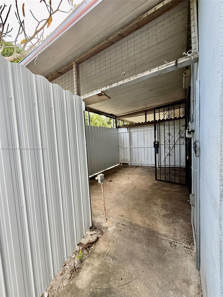 3000 NW 5th St Miami, FL 33125