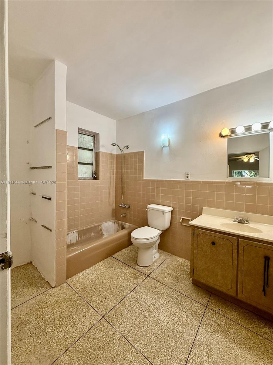 3000 NW 5th St Miami, FL 33125