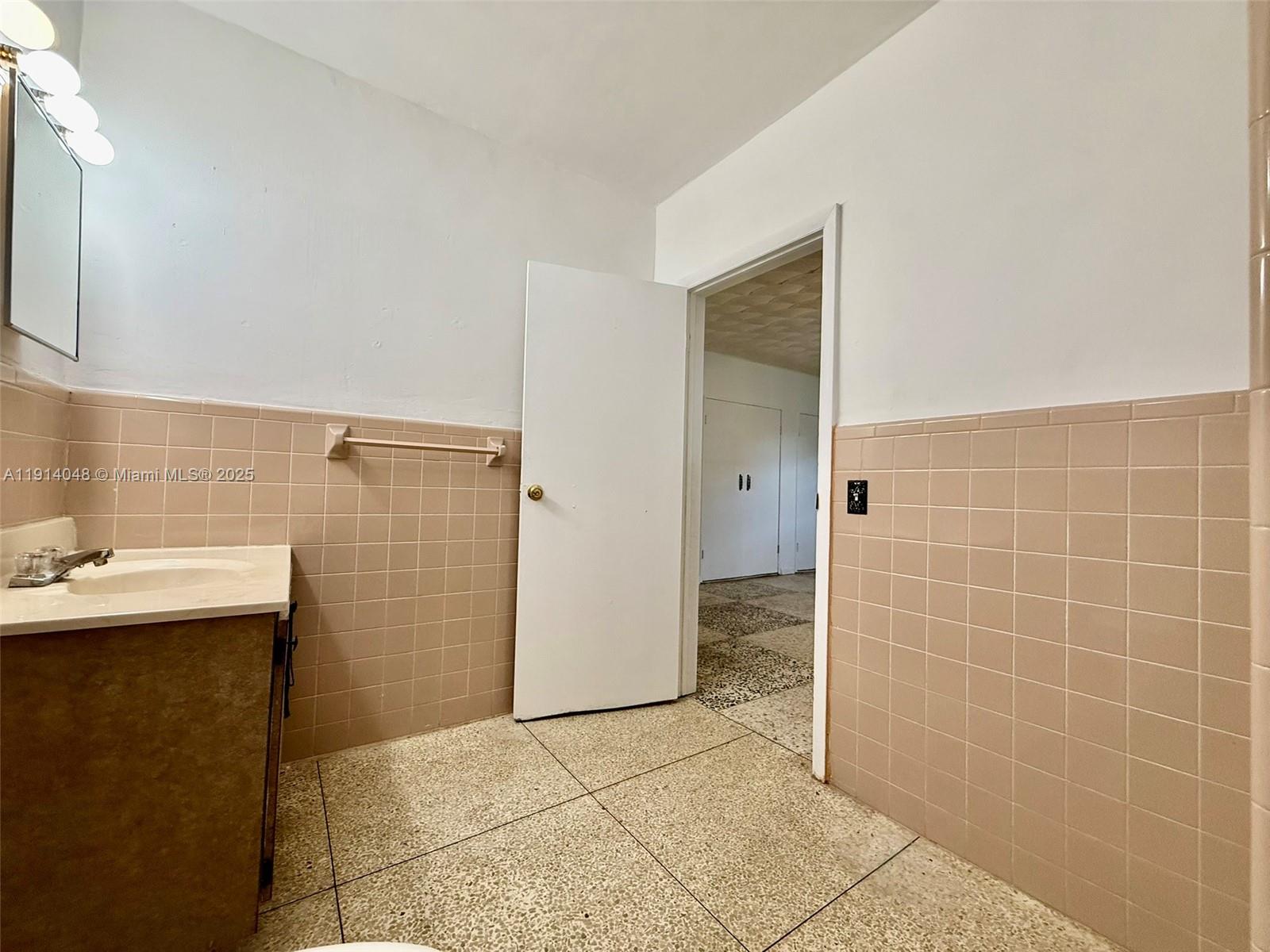 3000 NW 5th St Miami, FL 33125