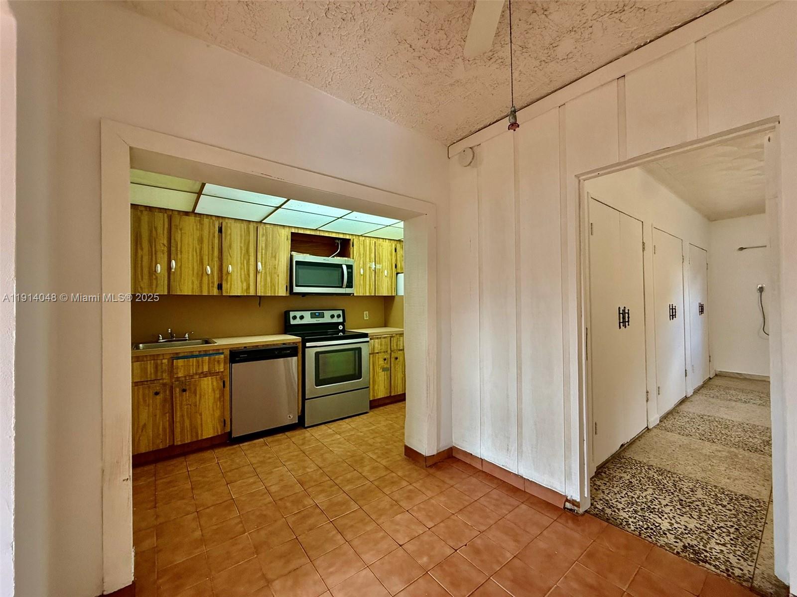 3000 NW 5th St Miami, FL 33125