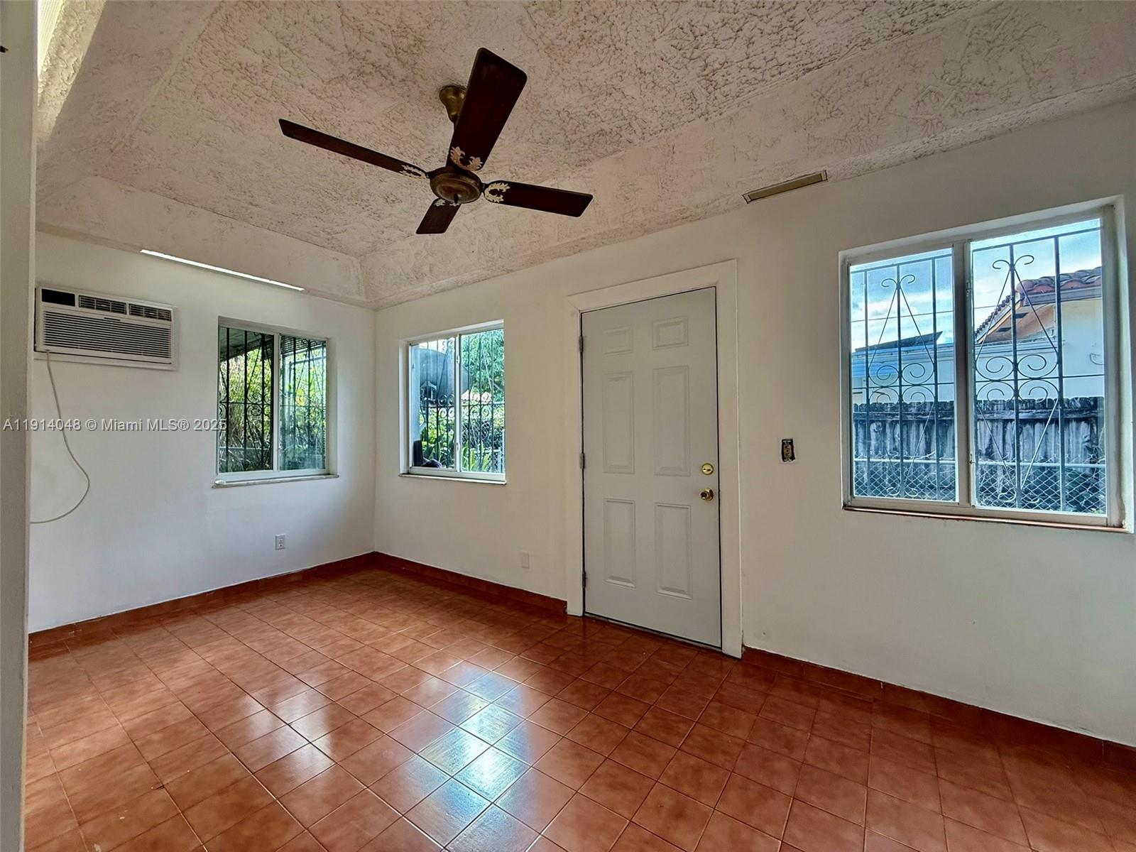 3000 NW 5th St Miami, FL 33125