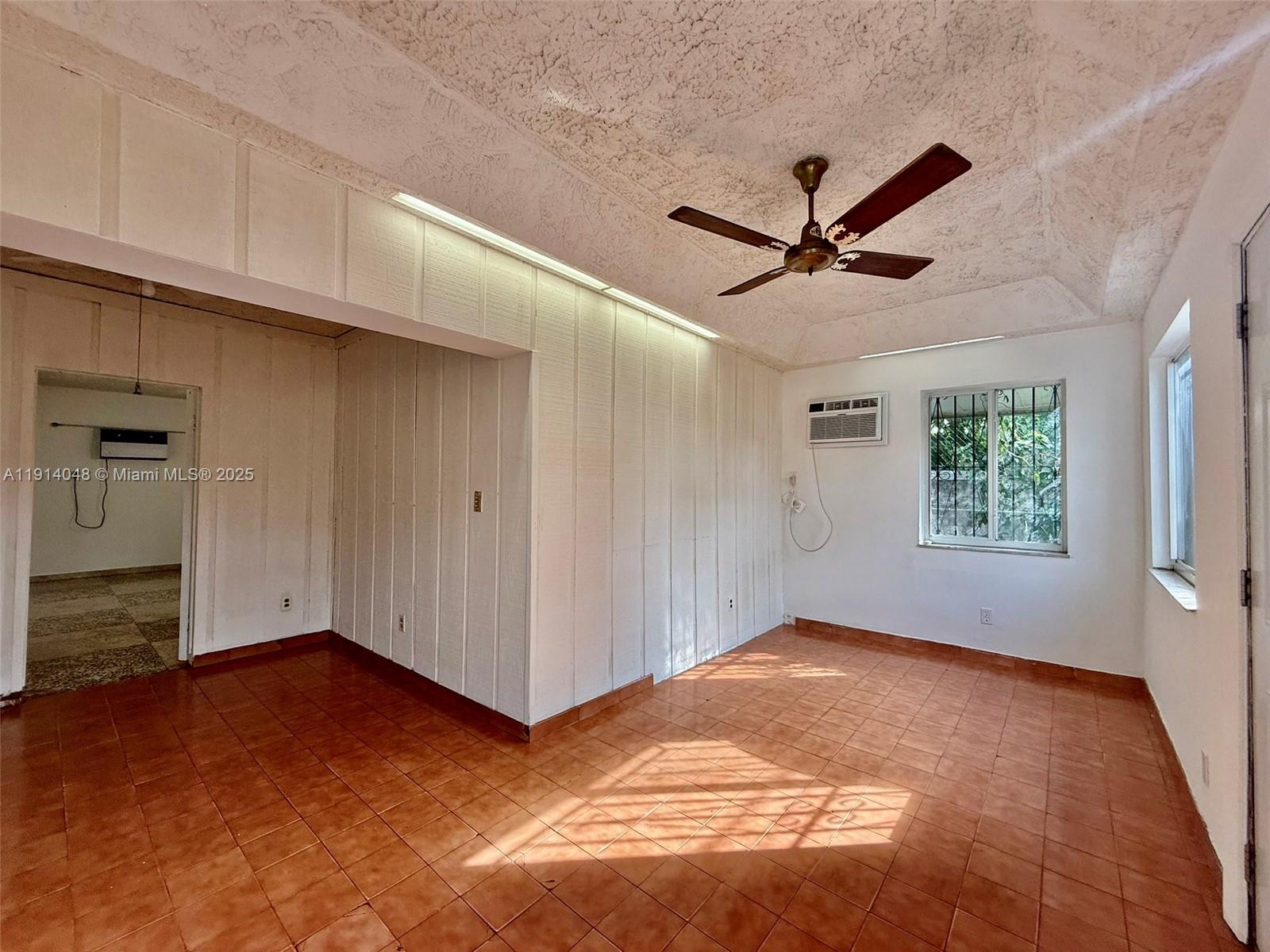 3000 NW 5th St Miami, FL 33125