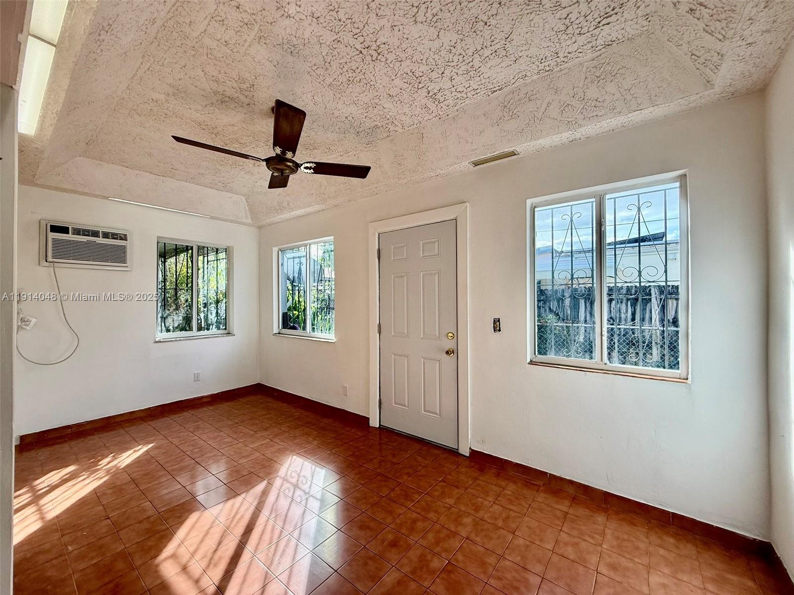 3000 NW 5th St Miami, FL 33125