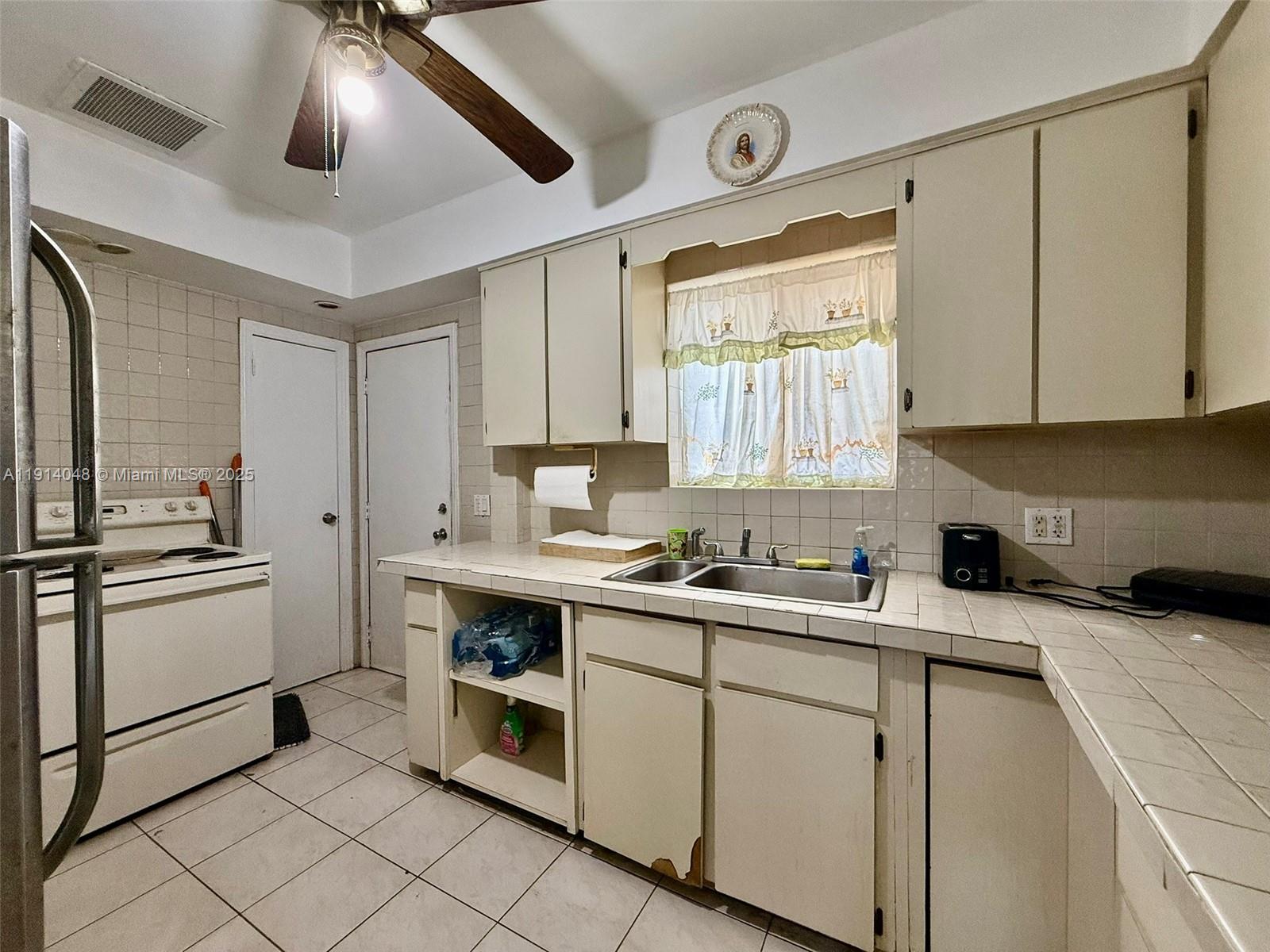 3000 NW 5th St Miami, FL 33125