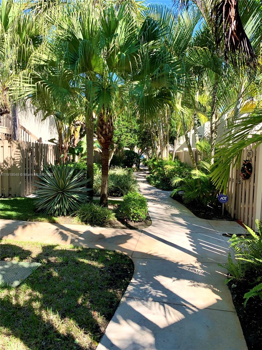 614 Executive Ctr Dr #104