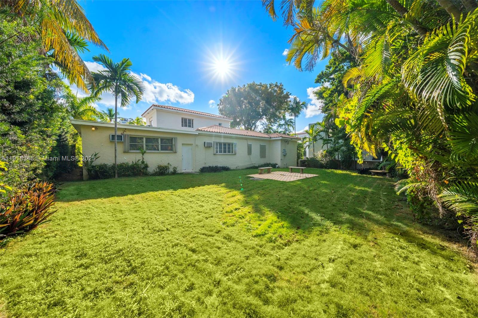 3586 Flamingo Dr Miami Beach, FL 33140