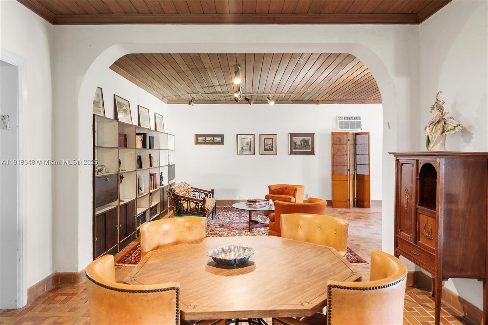 3586 Flamingo Dr Miami Beach, FL 33140