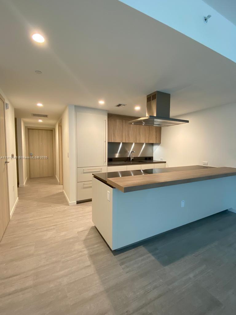 1000 Brickell Plz #3207 Miami, FL 33131