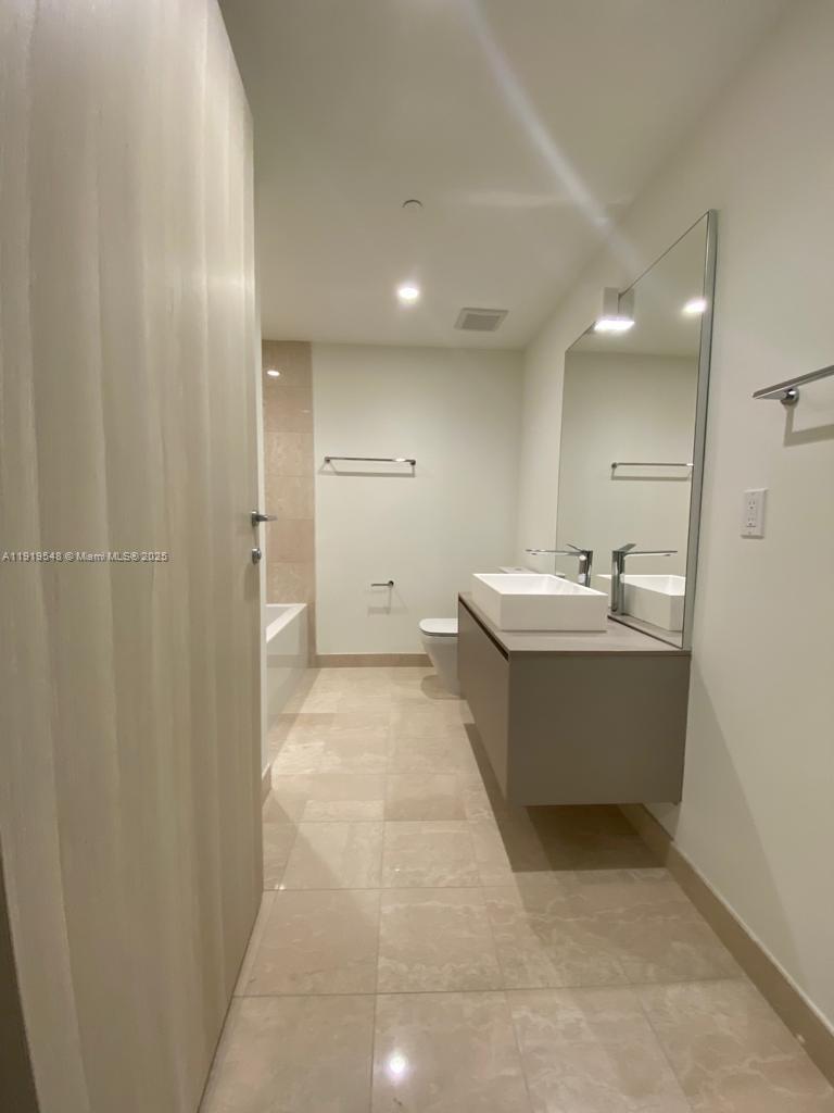 1000 Brickell Plz #3207 Miami, FL 33131