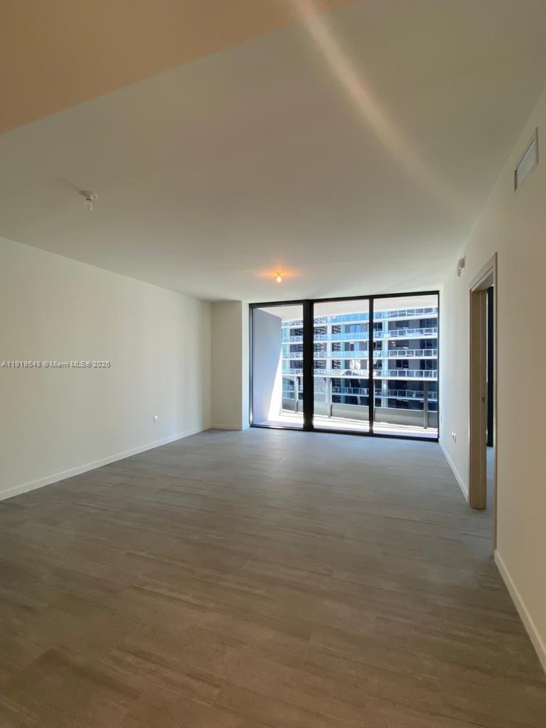 1000 Brickell Plz #3207 Miami, FL 33131